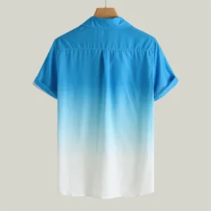 Camicia uomo manica corta sfumata, elegante top da spiaggia estivo casual comodo.