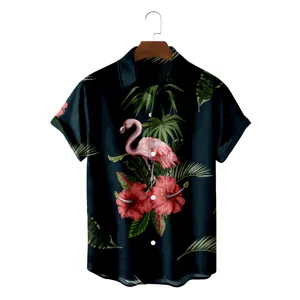 Stijlvol heren korte mouw Hawaïhemd met tropische flamingo en vrolijke bloemenprint.
