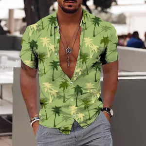 Chemise d'ete hawaienne a manches courtes pour homme avec imprime de palmier vert.
