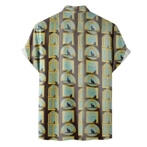 Vue détail chemise manches courtes homme avec motif impression chat noir et fenêtre.