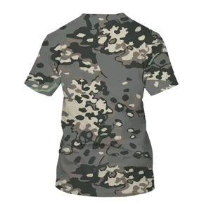 Men's summer short sleeve t-shirt with 3d digital camouflage print and loose crewneck fit.