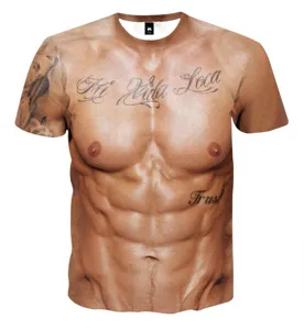 Detail van het 3d spierprint t shirt met grappige tatoeages en comfortabele rekbare stof.