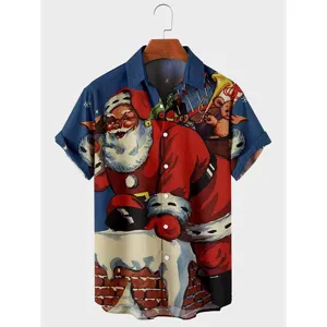 Camisa vintage de Navidad vista detallada que muestra el diseño de Papá Noel en 3D.
