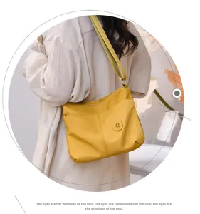 Casual versatile large-capacity shoulder bag for women, stylish commuting crossbody bag.