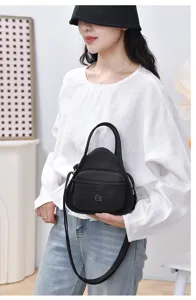 Détails du sac bandoulière en nylon noir, sac à main décontracté pour femme, léger et pratique.