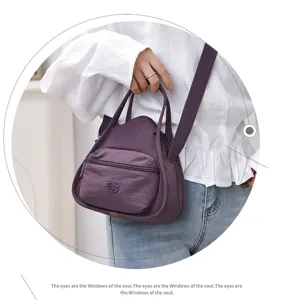 Sac bandoulière en nylon violet sac à main de banlieue léger avec poche zippée avant.