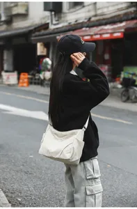 Large capacity nylon shoulder bag for women, casual lightweight crossbody tote for daily use.
