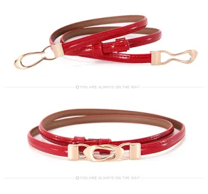 Ceinture fine en cuir vernis rouge pour femme robe d'été accessoire élégant réglable.