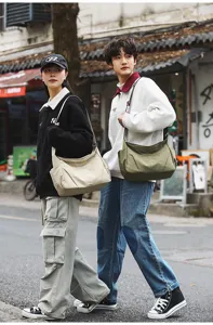 Casual nylon shoulder bag for women, large capacity lightweight crossbody tote bag.
