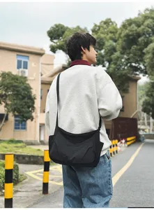 Casual nylon shoulder bag with large capacity, unisex daily crossbody tote for students.