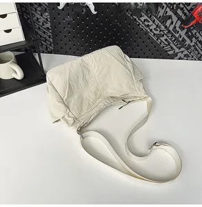 Casual nylon shoulder bag for women, large capacity crossbody tote, lightweight student design.