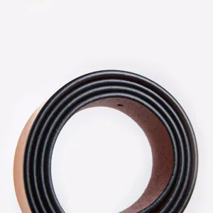 Classic leather belt for men and women, stylish casual waist strap for jeans and coats.