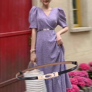Fine ceinture cuir noir femme boucle dorée élégante accessoire taille pour robes d'été.
