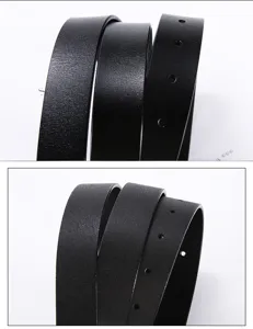 Vue rapprochée détaillée de la ceinture en cuir noir pour femme avec texture et trous.