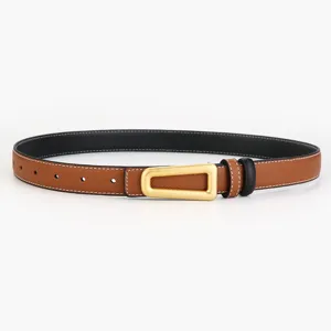 Ceinture vintage en cuir marron pour femmes avec boucle dorée géométrique élégante.