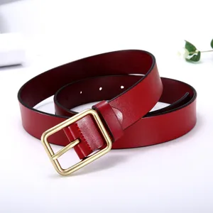Dames leren riem met stijlvolle vierkante metalen gesp, elegante rundleer tailleband voor outfits.