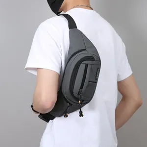 Sac de poitrine imperméable pour homme, sac banane croisé gris pour le sport en plein air