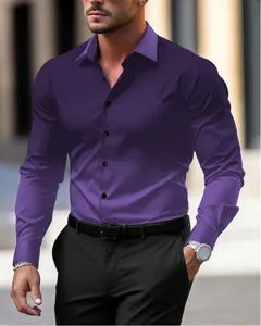 Vista de cerca de la elegante camisa morada de manga larga, mostrando tela y cuello.