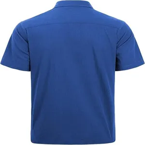 Detaillierte Rückansicht des blauen Herren Kurzarm Freizeithemds, klassischer Reverskragen.