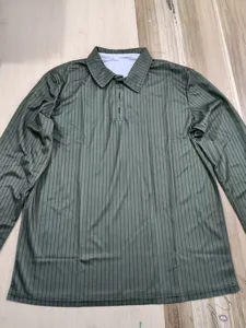 Polo homme classique casual col revers bouton manches longues élastique en rayure verte.