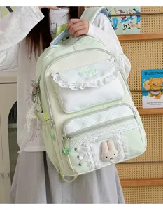 Sac à dos scolaire japonais vert menthe avec belle bordure en dentelle et lapin en peluche.