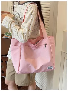 Sac cabas texturé rose pour femme, grand sac épaule décontracté élégant et pratique.