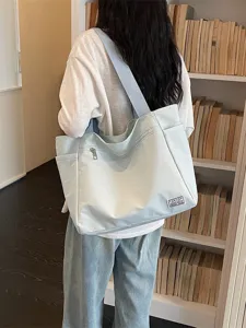 Sac cabas en toile texturee chic pour femme, grand sac epaule polyvalent pour travail.