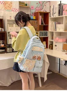 Sac à dos étudiant bleu clair esthétique avec poche avant transparente pour un usage quotidien.