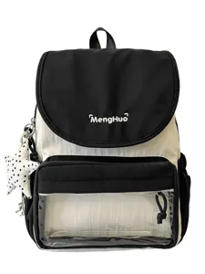 Sac à dos à rabat style collège contraste noir et blanc avec poche transparente et breloque.