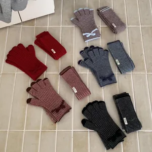 Ensemble de gants tactiles et d'écharpe rayés style coréen, accessoires d'hiver doux.