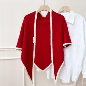Châle triangulaire en tricot rouge à bordure blanche, écharpe chaude mélange laine femme.