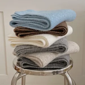 Écharpe d'hiver épaisse et confortable en tricot unicolore, chauffe-cou chaud et doux.