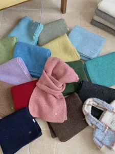 Écharpe en tricot unie automne hiver chaud épais doux foulard avec diverses couleurs.
