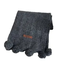 Écharpe tricotée gris foncé femme, écharpe d'hiver chaude unie avec jolis pompons et étiquette.