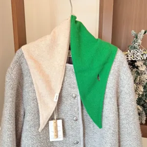 Écharpe triangulaire en tricot bicolore en pure laine hiver chaud accessoire de mode chic