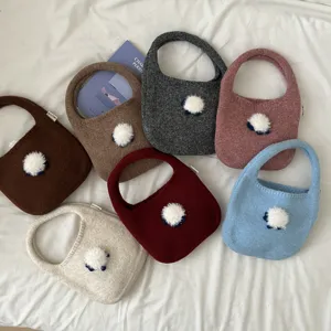 Joli sac à main en tricot décoration mouton duveteux hiver élégant fourre-tout polyvalent pour enfants