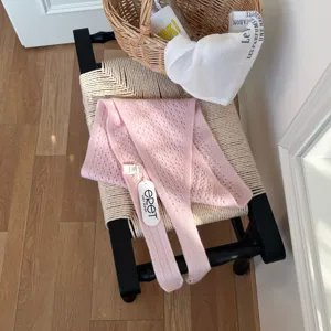 Echarpe triangulaire ajouree tricotee rose femme automne hiver elegante chale en laine