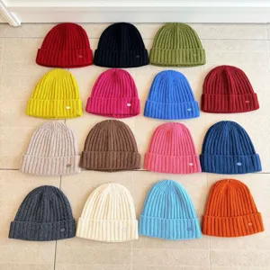 Bonnet en tricot côtelé coloré pour femme, bonnet d'hiver chaud en laine avec joli label.