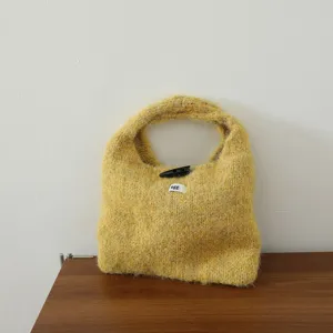 Sac à main en tricot duveteux jaune avec fermeture à cornes, sac de transport mohair doux.