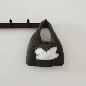 Joli sac a main en laine tricotee automne hiver avec motif lapin cabas tendance