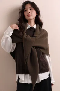 Femme automne hiver écharpe châle en tricot marron foncé chaud foulard triangle détail