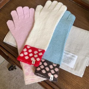 Gants d'hiver tricotés à pois vintage, longs gants chauds tactiles pour femmes élégantes.