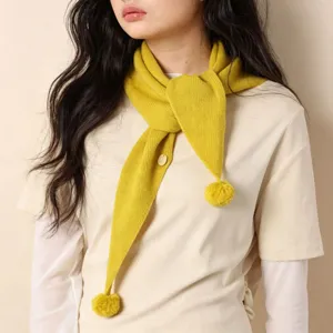 Écharpe triangulaire tricotée jaune chic avec pompons mignons, cache-cou en laine chaud automne hiver.