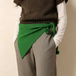 Foulard triangulaire en tricot pour femme avec pompons, accessoire d'hiver chaud en mélange de laine.
