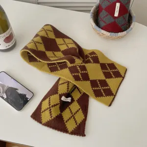 Écharpe en tricot motif losange rétro coréen mode hiver plaid croisé foulard vue détail