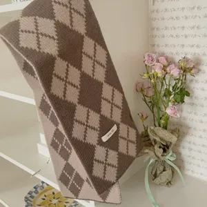 Écharpe en tricot à motif argyle rétro coréen, foulard d'hiver chaud et doux pour femmes.