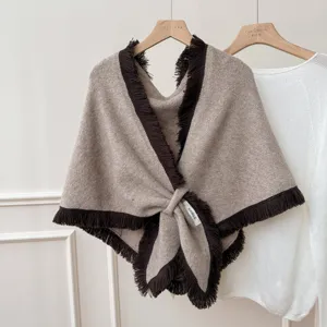 Châle triangulaire à franges en tricot vintage avec lien croisé, élégante cape automne hiver.