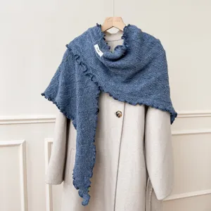Sciarpa triangolare con volant in maglia blu autunno inverno calda elegante mantella donna