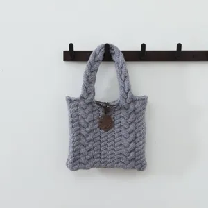 Sac à main gris en tricot torsadé pour femme, sac fourre-tout en laine d'hiver avec poignée.