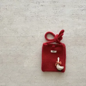 Petit sac bandoulière tricoté rouge avec charmant décor d'oie mini pochette mode hiver chic